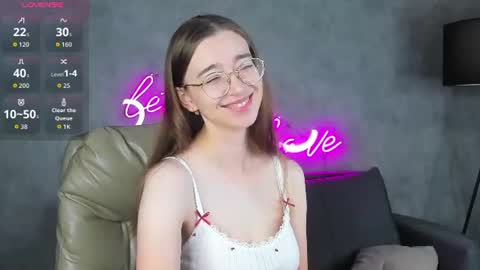 Snapshot of lucyy_green chatting on August 3, 2026, 12:53 am Lucy online show from August 3, 2026, 12:53 am
