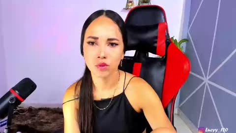 Snapshot of lucyy_rose chatting on October 7, 2025, 12:30 am o online show from October 7, 2025, 12:30 am