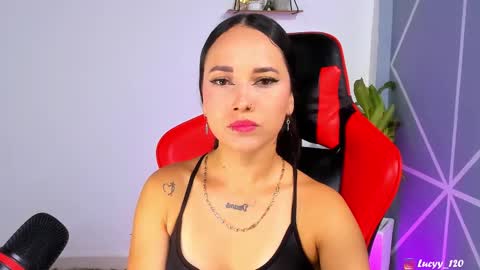 Snapshot of lucyy_rose chatting on November 11, 2025, 11:05 pm o online show from November 11, 2025, 11:05 pm