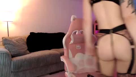 Snapshot of lucyyluvss chatting on December 10, 2024, 12:17 am Lucy online show from December 10, 2024, 12:17 am