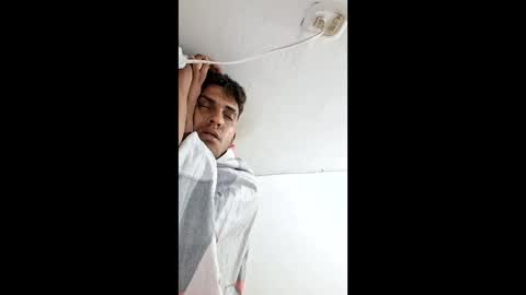 luis2000588392 online show from April 9, 2026, 6:19 am