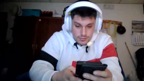 Snapshot of luis2423 chatting on February 5, 2026, 8:02 pm A slave to the mistress.. un esclavo para las amas dominantes. online show from February 5, 2026, 8:02 pm