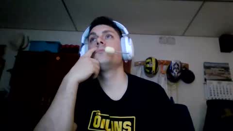 Snapshot of luis2423 chatting on February 14, 2026, 11:23 pm A slave to the mistress.. un esclavo para las amas dominantes. online show from February 14, 2026, 11:23 pm