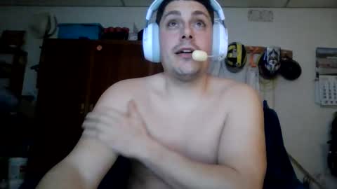 Snapshot of luis2423 chatting on February 17, 2026, 10:38 pm A slave to the mistress.. un esclavo para las amas dominantes. online show from February 17, 2026, 10:38 pm