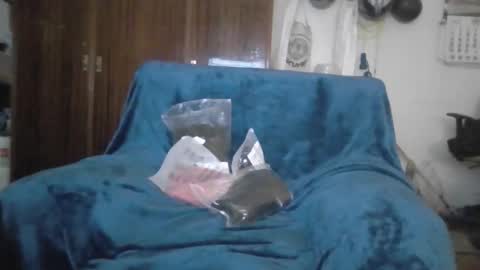 Snapshot of luis2423 chatting on February 22, 2026, 11:14 pm A slave to the mistress.. un esclavo para las amas dominantes. online show from February 22, 2026, 11:14 pm