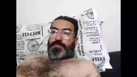 Snapshot of luis2988z chatting on December 21, 2024, 3:03 am Hairyman online show from December 21, 2024, 3:03 am