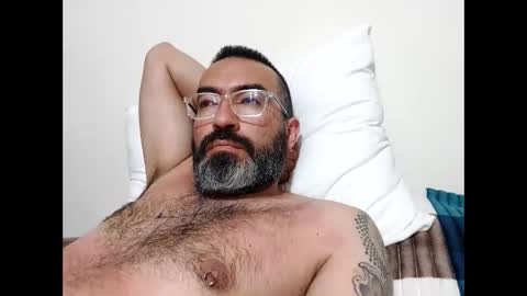 Snapshot of luis2988z chatting on January 21, 2025, 3:48 am Hairyman online show from January 21, 2025, 3:48 am