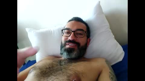 Snapshot of luis2988z chatting on March 2, 2025, 2:21 pm Hairyman online show from March 2, 2025, 2:21 pm