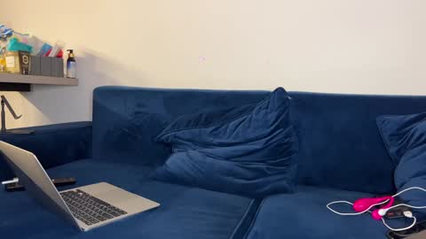 Luis and Alina online show from December 13, 2025, 7:53 pm