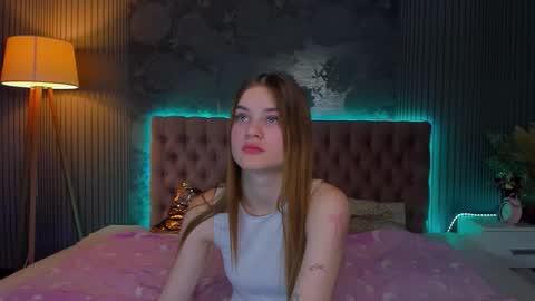 LuisaClover online show from November 25, 2025, 1:22 pm