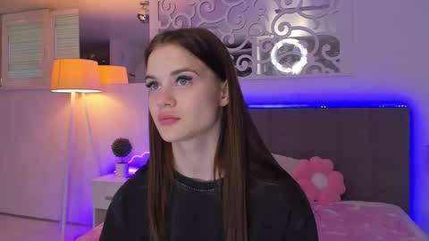 LuisaClover online show from March 25, 2026, 3:18 pm