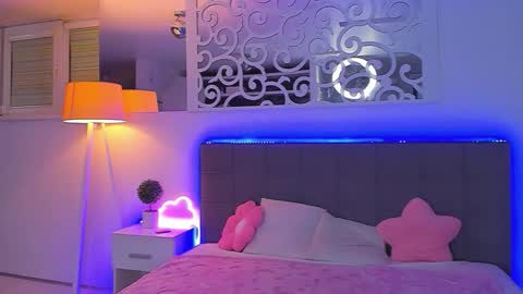 LuisaClover online show from April 11, 2026, 12:37 am