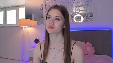 LuisaClover online show from May 15, 2026, 12:34 pm