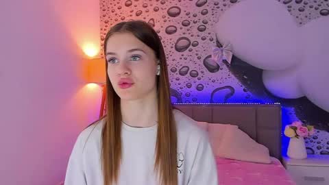 LuisaClover online show from May 31, 2026, 12:45 pm