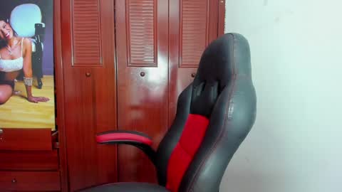 Snapshot of luissa_s1 chatting on December 10, 2024, 11:43 am Luissa online show from December 10, 2024, 11:43 am