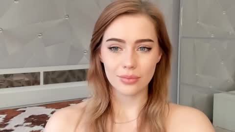 Snapshot of luiza012 chatting on October 30, 2025, 11:33 am Lizzy online show from October 30, 2025, 11:33 am