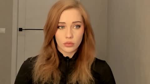 Snapshot of luiza012 chatting on March 22, 2026, 4:10 pm Lizzy online show from March 22, 2026, 4:10 pm