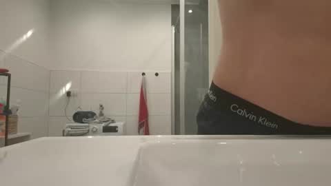 lukasschoetz online show from November 8, 2025, 8:40 pm