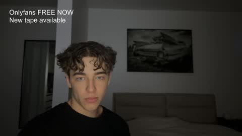 Snapshot of lukedesirable chatting on December 3, 2025, 9:24 pm lukedesirable online show from December 3, 2025, 9:24 pm