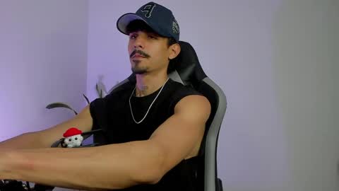 Snapshot of lukeetaylor_ chatting on May 27, 2026, 1:08 pm Luke Taylor online show from May 27, 2026, 1:08 pm