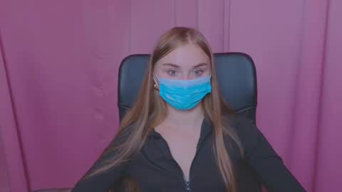 lukeriamoon online show from October 6, 2025, 3:31 pm