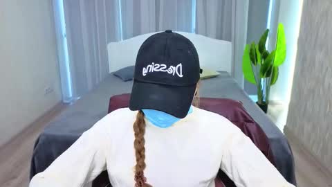 lukeriamoon online show from October 21, 2025, 5:41 am