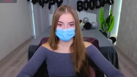 lukeriamoon online show from October 31, 2025, 5:41 am