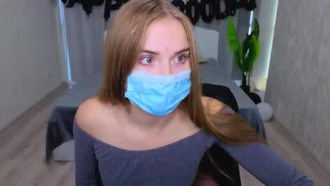 lukeriamoon online show from November 6, 2025, 5:30 am