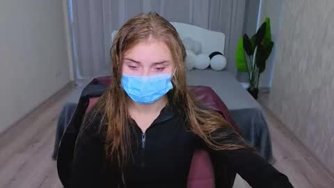 lukeriamoon online show from November 11, 2025, 6:02 am