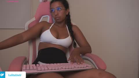 Snapshot of lulitauwu chatting on October 22, 2025, 4:02 am lulitauwu online show from October 22, 2025, 4:02 am