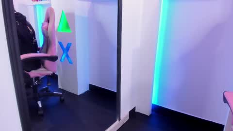 Snapshot of lullaby_charade chatting on October 22, 2025, 12:05 pm Cookie online show from October 22, 2025, 12:05 pm