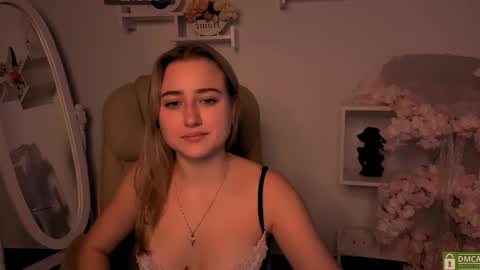 Snapshot of lulu___moon chatting on October 8, 2025, 1:42 pm Lily online show from October 8, 2025, 1:42 pm