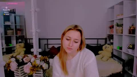 Snapshot of lulu___moon chatting on November 11, 2025, 7:19 am Lily online show from November 11, 2025, 7:19 am