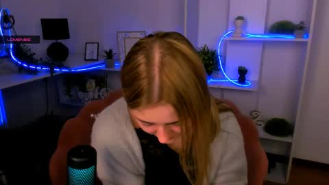 Lily online show from May 7, 2026, 9:09 pm