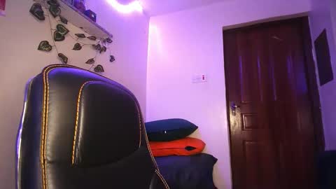 lulu_sparks1 online show from October 27, 2025, 4:05 am