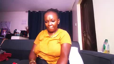 lulu_sparks1 online show from February 22, 2026, 12:15 pm