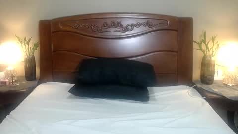 lulu_wild online show from November 23, 2025, 10:59 am