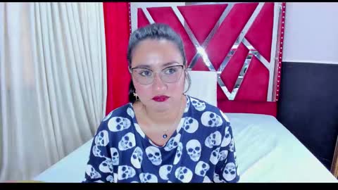 Luna  online show from October 15, 2025, 8:09 pm