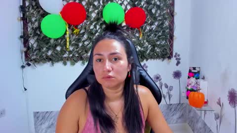 Luna  online show from November 1, 2025, 7:38 pm