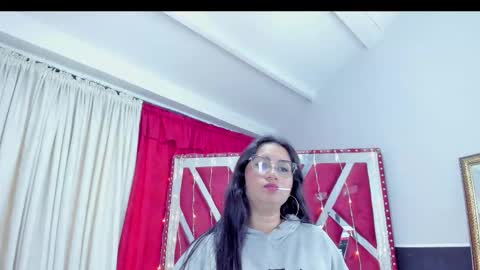 Luna  online show from November 23, 2025, 12:05 pm