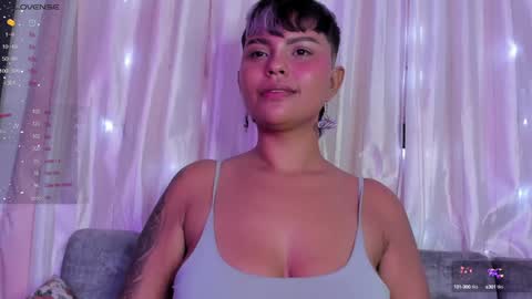 Snapshot of luna__cute chatting on January 27, 2025, 4:30 am Luna online show from January 27, 2025, 4:30 am