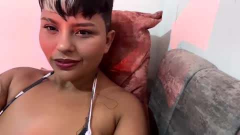 Snapshot of luna__cute chatting on February 24, 2025, 4:16 am Luna online show from February 24, 2025, 4:16 am