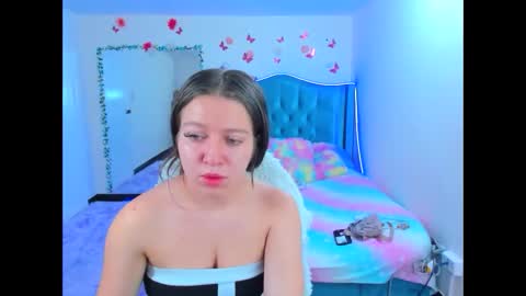 luna_analya online show from September 24, 2025, 11:46 am