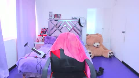 luna_analya online show from February 7, 2026, 3:27 pm