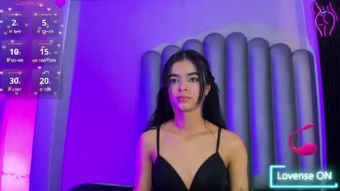 luna_bella_23 online show from June 7, 2026, 4:05 am