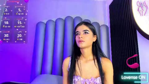 luna_bella_23 online show from June 18, 2026, 3:07 am
