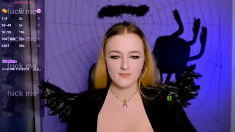 luna_berryy online show from October 20, 2025, 7:14 pm