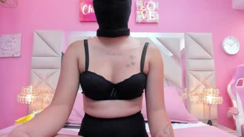 luna  online show from July 25, 2026, 7:44 pm