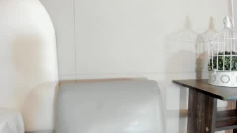 luna_bradley_ online show from April 9, 2026, 12:32 pm