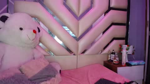 LUNA  online show from January 15, 2025, 2:27 am